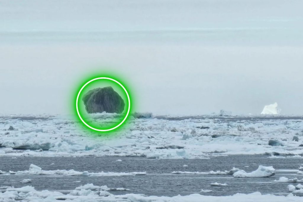 Three reasons may explain the "unexpected" presence of this black iceberg in the Arctic